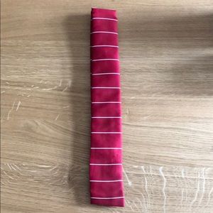 Angled flat bottom skinny tie